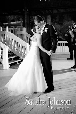 Best Lakeside wedding at Paradise Cove in Orlando, Florida - Wedding photographer - Sandra Johnson (SJFoto.com)